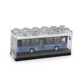 Kovový autobus